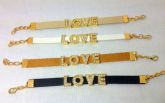 Pulseira LOVE com letras de strass