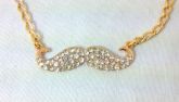 Colar de moustache com strass