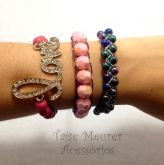 Conjunto de pulseiras rosa e multicor